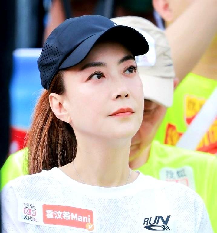 抢票抢到手抽筋，居然还是秒空？
谢霆锋经纪人霍汶希都坐不住了！

3月26号晚上