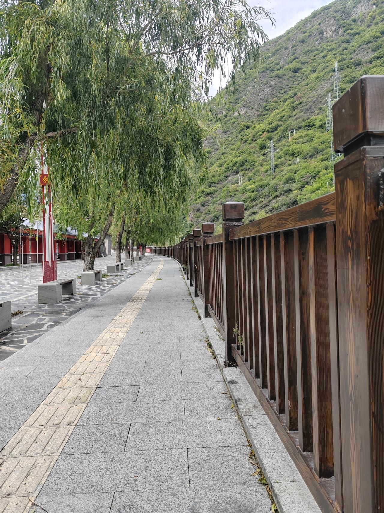 奔赴古尔沟，山谷有风，火锅有暖，把疲惫交给山野♨️