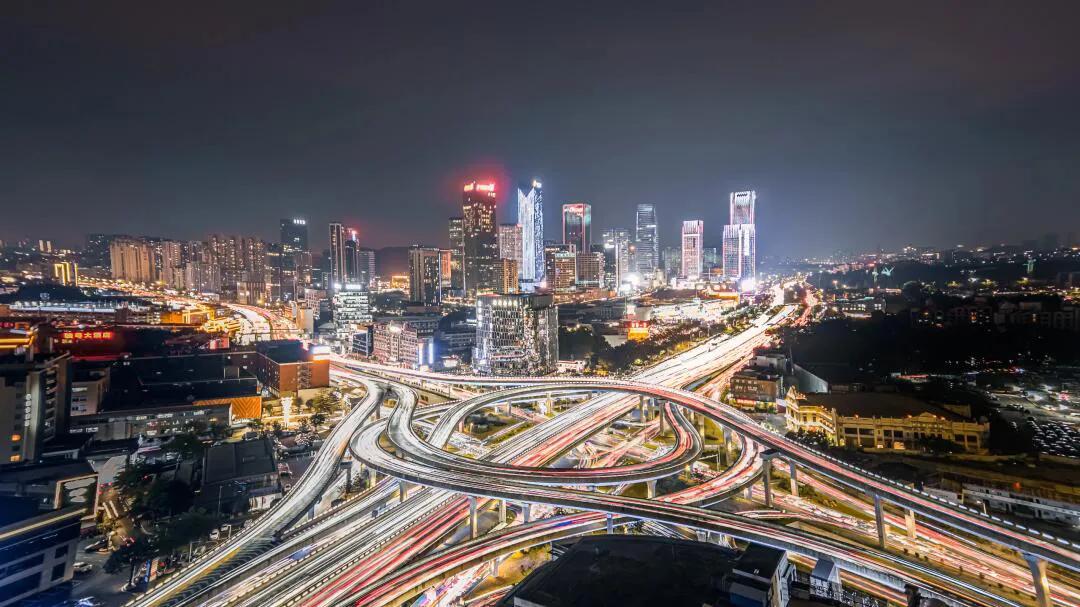 这应该是番禺区最卷的立交桥了吧
塘西立交，位于广州市番禺区的南村万博，多重匝道的