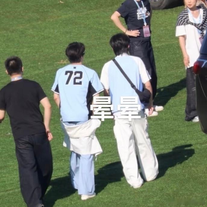 宋亚轩刘耀文北京西游2路透宋亚轩刘耀文北京团综并肩走西游2行程打卡北京，双人同游
