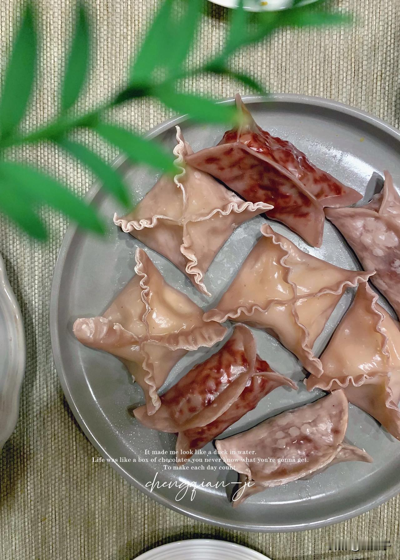纯素饺子
三种馅料
火焰参油豆泡
芋头马铃薯
茴香油豆泡
金饵刺身
生活日记 素