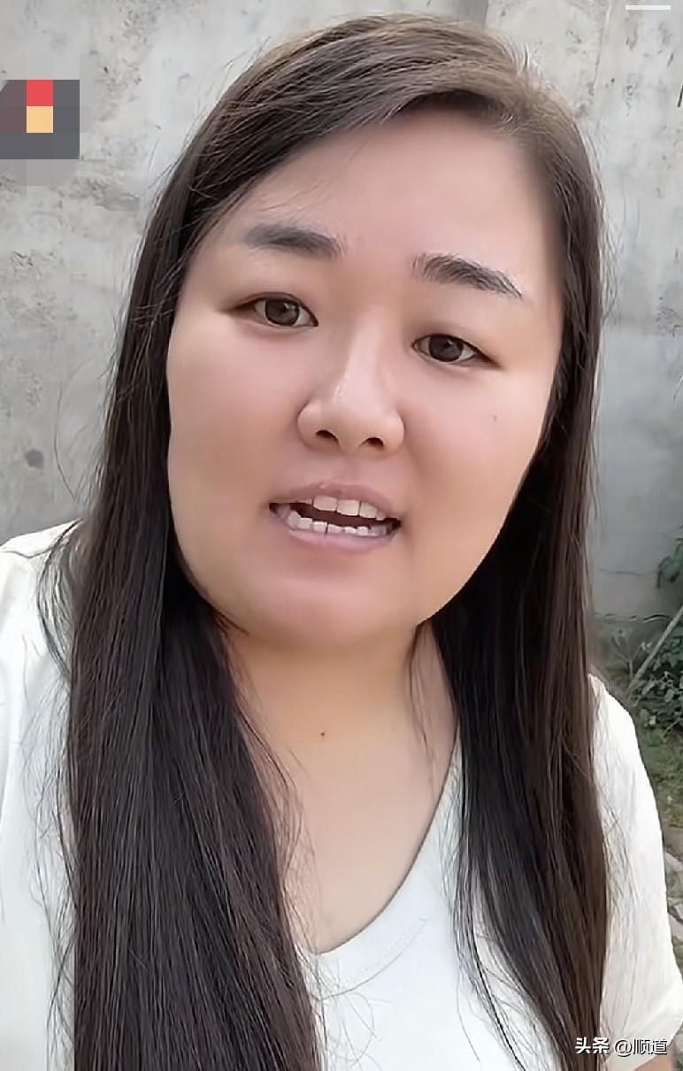 这个也可以吗？女子说她和老公离婚了，因为老公出轨。
她离婚没离家，三个孩子婆婆帮