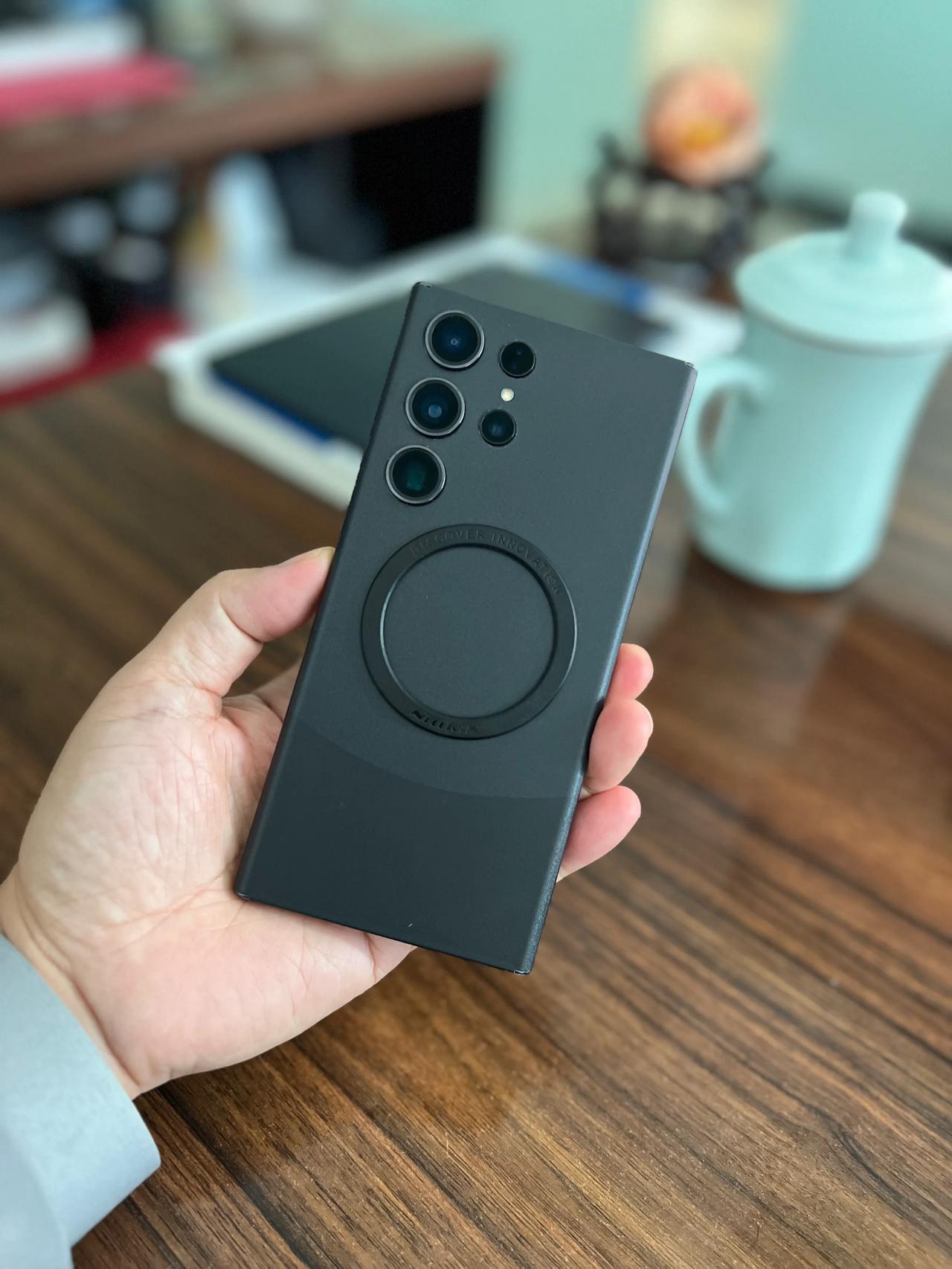 遥遥临先的Mate60 pro太难抢，没办法只好买了一张遥遥领先的壁纸贴在三星S