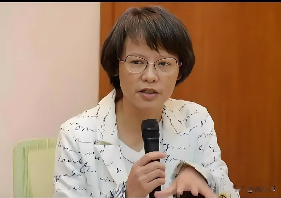 区桂枝呼吁郑丽文：共产党领导下的东方大国已经崛起为科技强国，成为世界第二大经济体