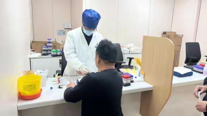 扎心！40岁带货博主天天凌晨2、3点睡，查出肝功能异常，以为得肝炎，真相太现实