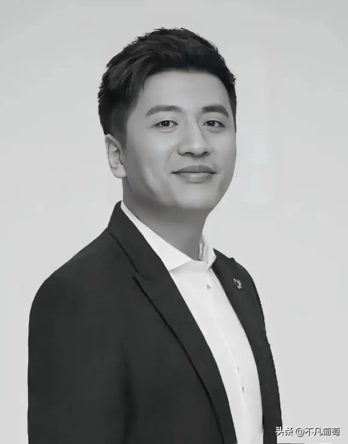 一个关于中国人长久的谣言因为昨天张雪峰的离去而被打破。那就是“国人仇富”，但事实