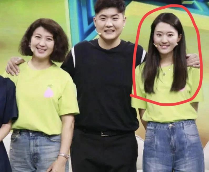 说实话，看完整个事儿，
我最同情的不是钱挣得“少”的儿子，
也不是心疼孩子的学晶