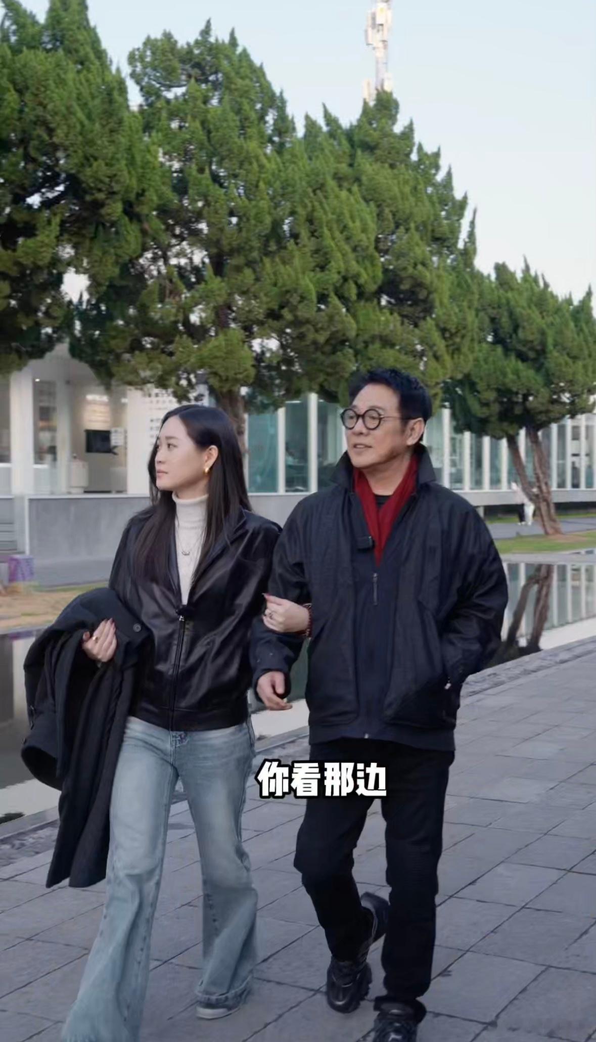 李连杰带女儿合肥一日游徽派美食的魅力李连杰也拒绝不了 李连杰带女儿出游，真的被这