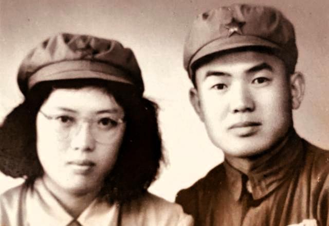 志愿军上甘岭106团团长武效贤，1952年经刘伯承介绍，与杜念沪结婚。婚后三个月