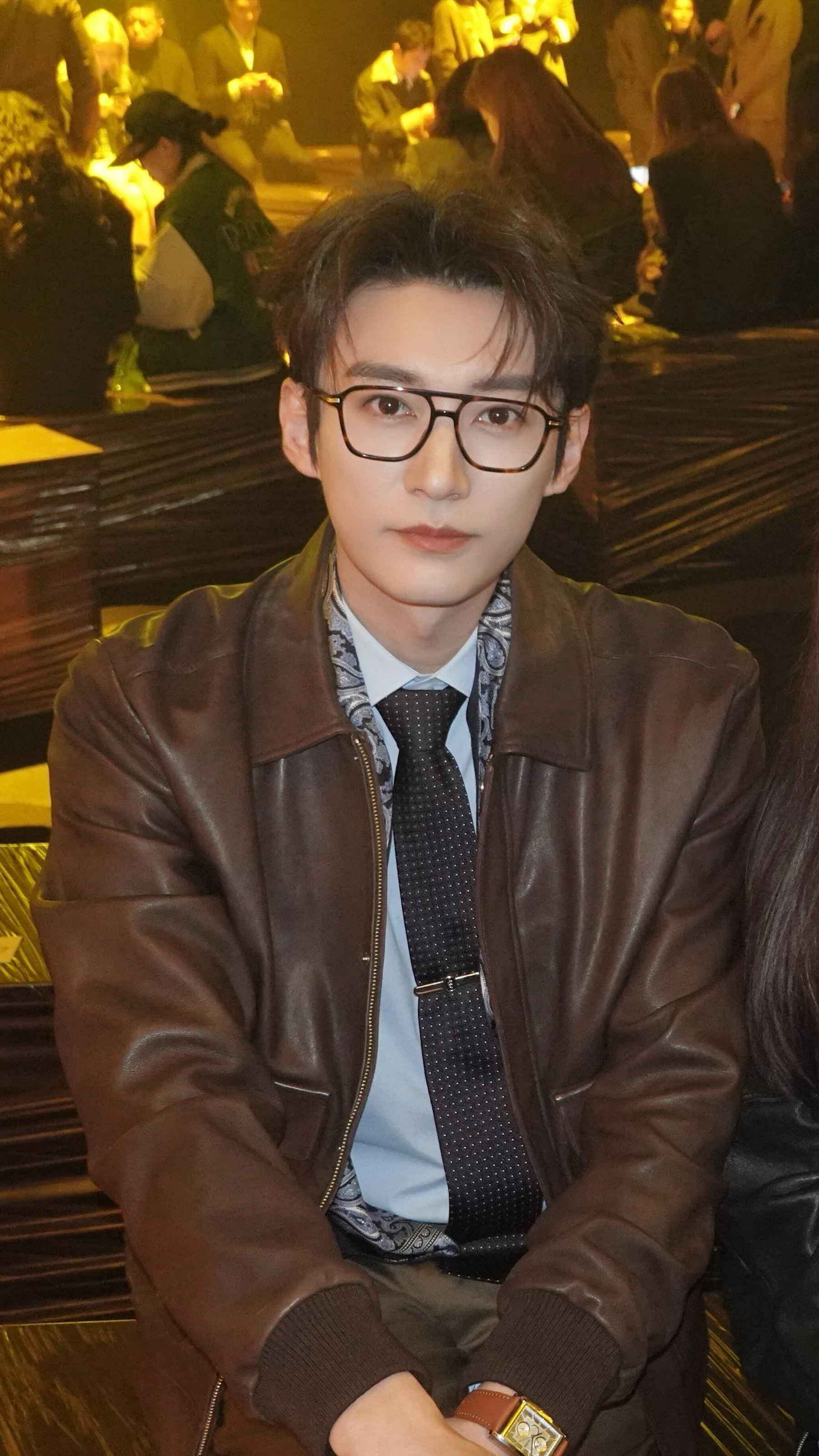 刘学义兰香如故 ❄️刘学义踏雪寻踪 势界杂志主编分享米兰时装周拍摄日常提到刘学义