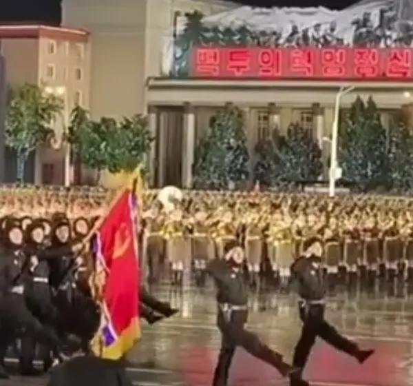 朝鲜近年阅兵频繁，从2020到今已经举行过八次，可奇怪的是八次阅兵都在深夜十点至
