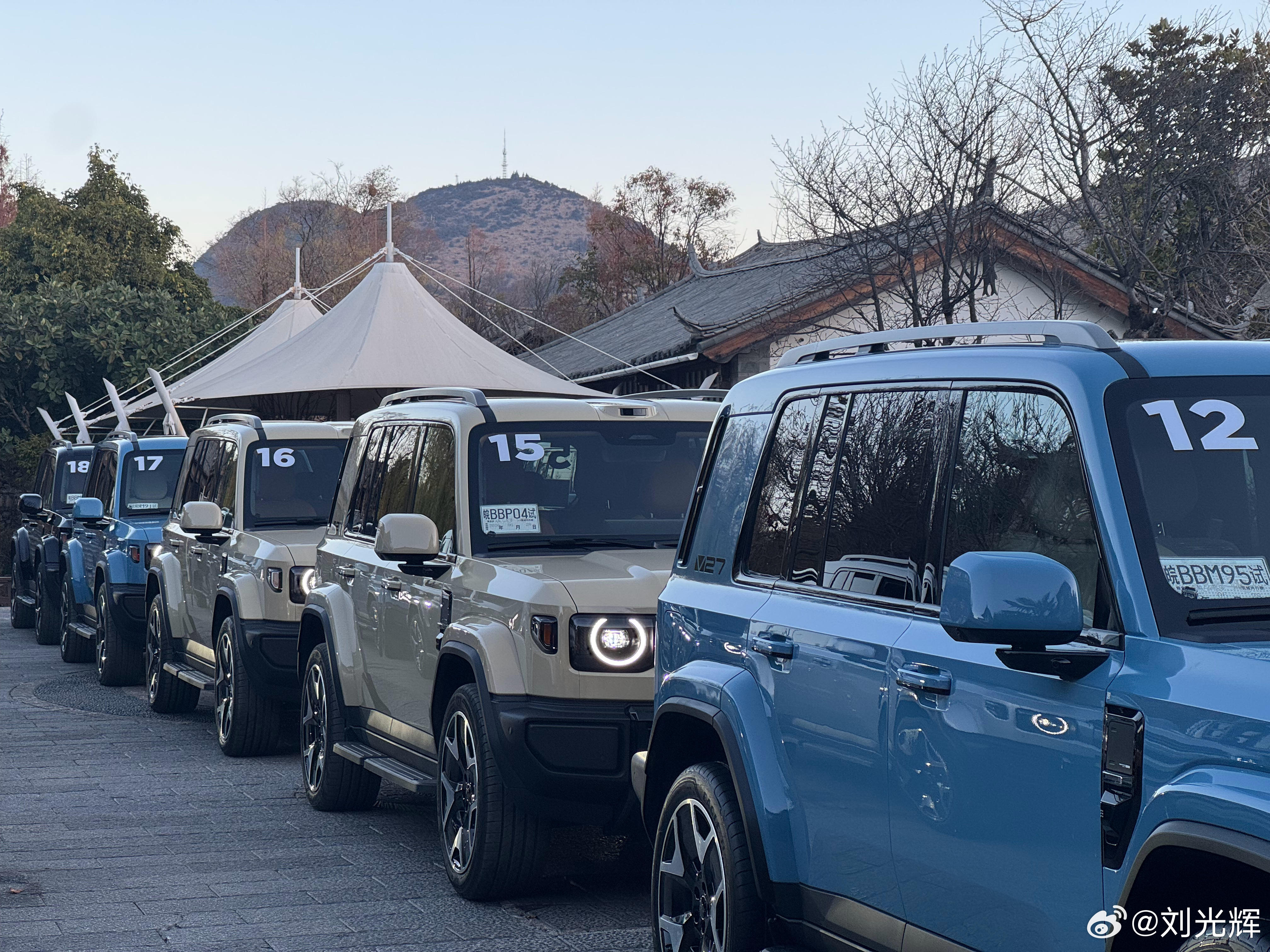 iCAR V27颜值这块在20万级算非常突出的你们喜欢哪个颜色？v27全能硬派全