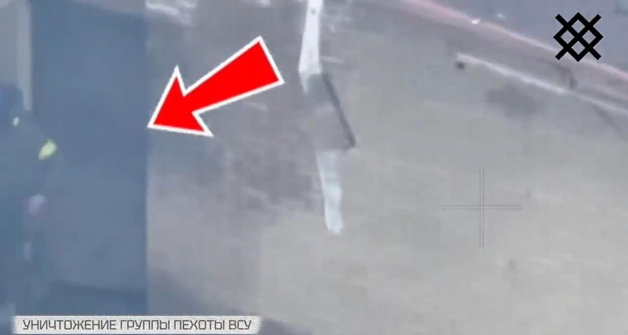 哈尔科夫边境村庄的一栋房屋遭到袭击，无人机发现在该房屋内驻扎着乌克兰军队，并设有