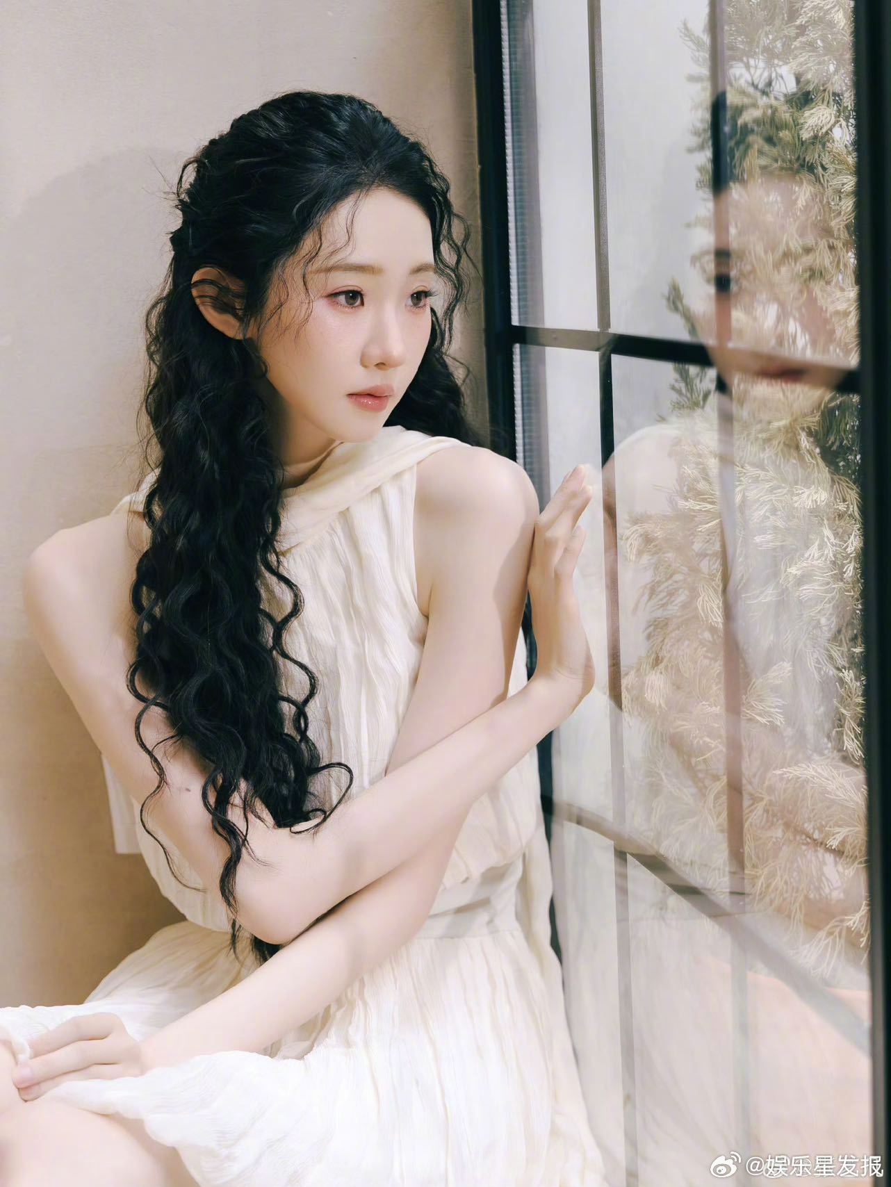 张艺凡羊毛卷出图易如反掌 看到的羊毛卷造型才明白什么叫有效出片！卷发增加了整体造