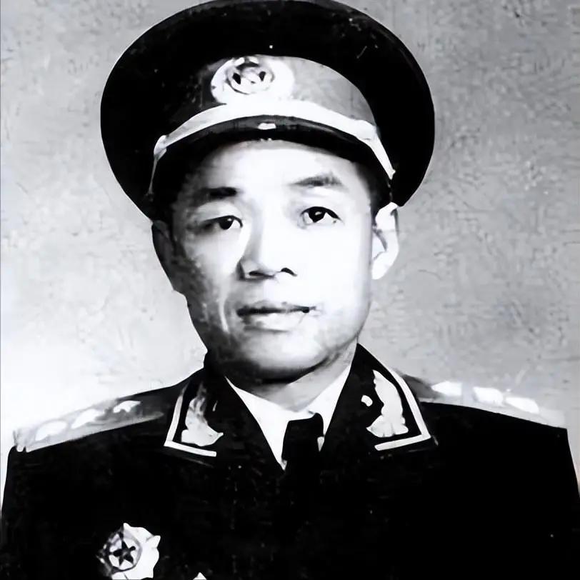 1981年1月16日，开国上将韩先楚回到湖北红安老家。在村子里走了几圈，看见不少