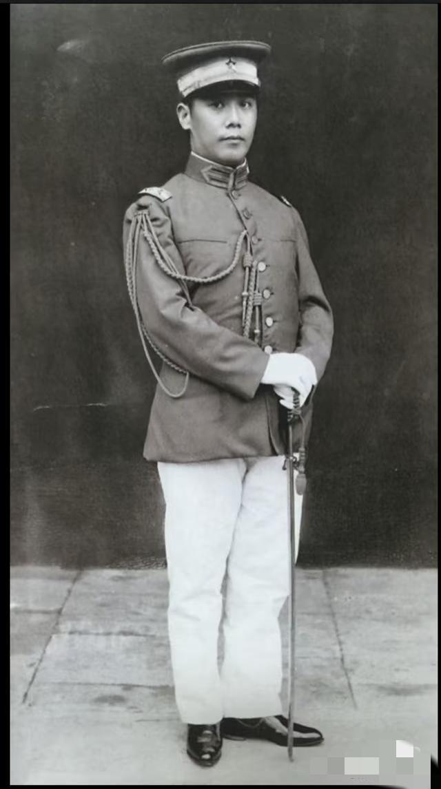 袁世凯嫡长子袁克定，坠马腿瘸，以皇太子自居，拒绝日本人拉拢，活到了新中国，他的人