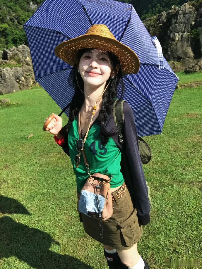章若楠ins破百万赞章若楠ins十天破百万赞 谁能拒绝氛围感女神章若楠，户外清新