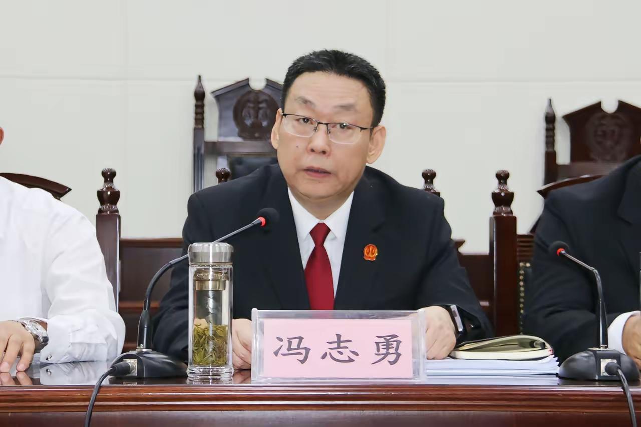 冯院长应该追究执行局郭洪波损害其名誉的责任，如果郭洪波所言属于无中生有，那将涉嫌