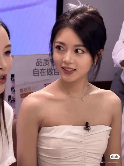 赵今麦剧外颜值回春，剧里一言难尽 ​​​