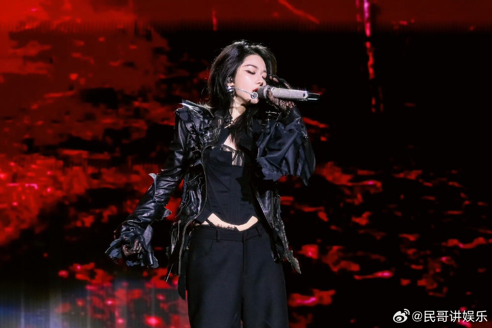 喻言被夸嗓子里有余华的小说 嗓音自带故事buff，被说像余华小说太贴切！舞台上s