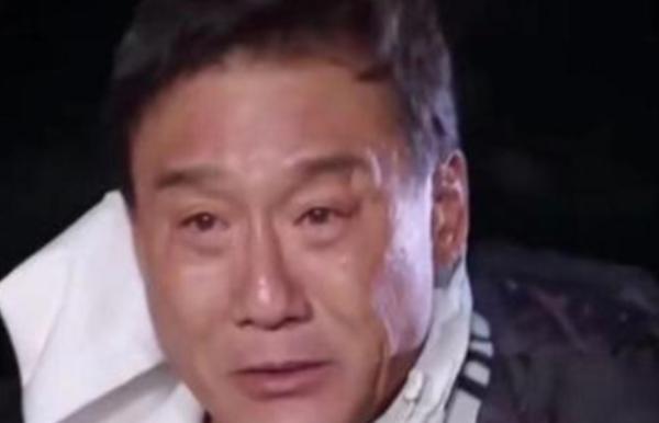 香港为何总对内陆人有偏见？2014年，影帝梁家辉道出真相：香港人其实挺可悲的，被