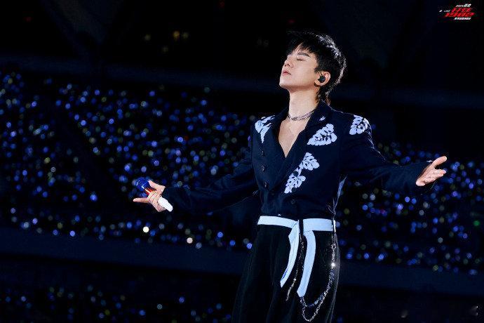 张杰鸟巢演唱会又连开12场 鸟巢常驻嘉宾张杰上线！再度解锁 12 场连开，开往 