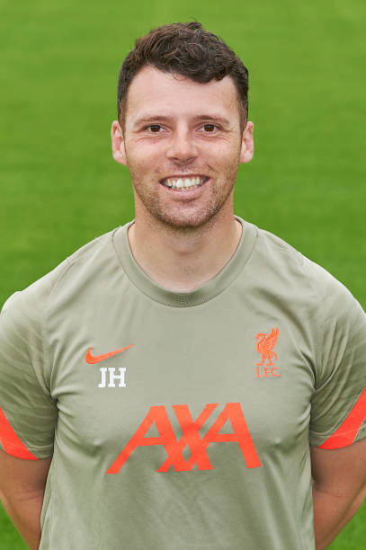 前体能教练约翰·希尔解释了心理教练李·理查森是如何帮助他调整与球员沟通的方式，从