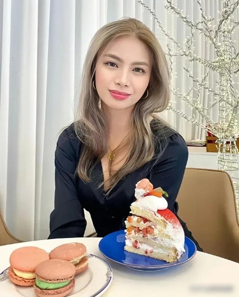 安吉拉・帕尔马雷斯，1999年出生于菲律宾，27岁，毕业于菲律宾宿务医生大学，代