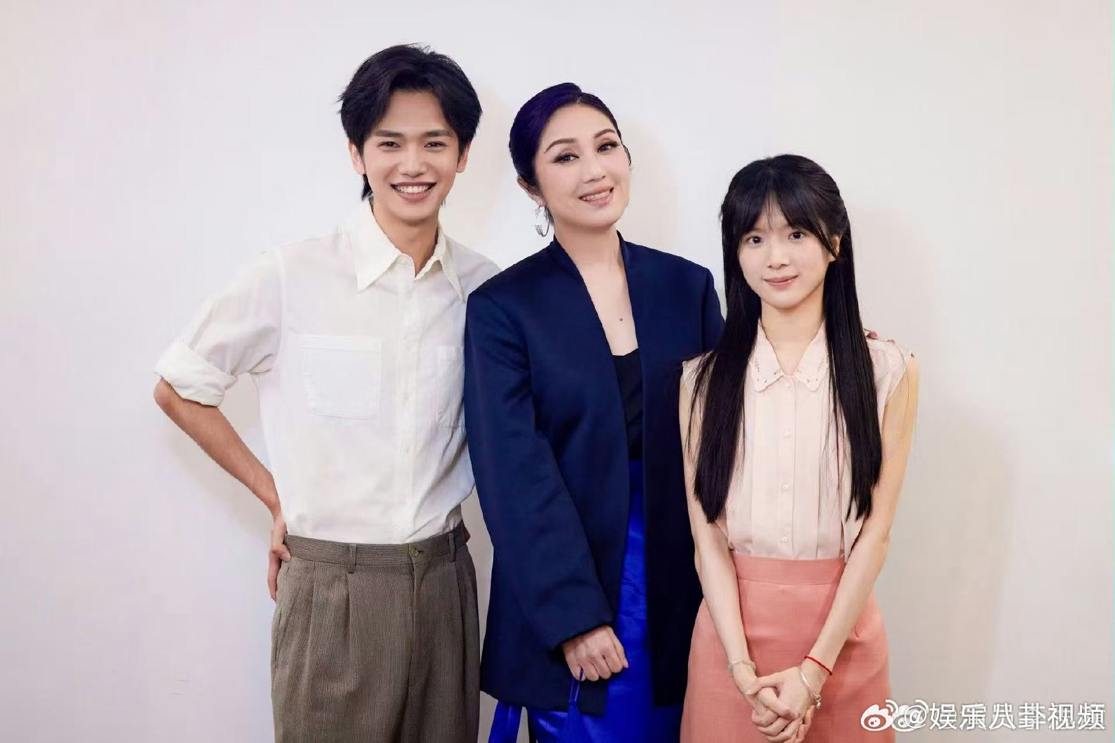 李思潼晒与惠英红合照李思潼晒与惠英红杨千嬅合照 李思潼晒与惠英红杨千嬅合照杨千嬅
