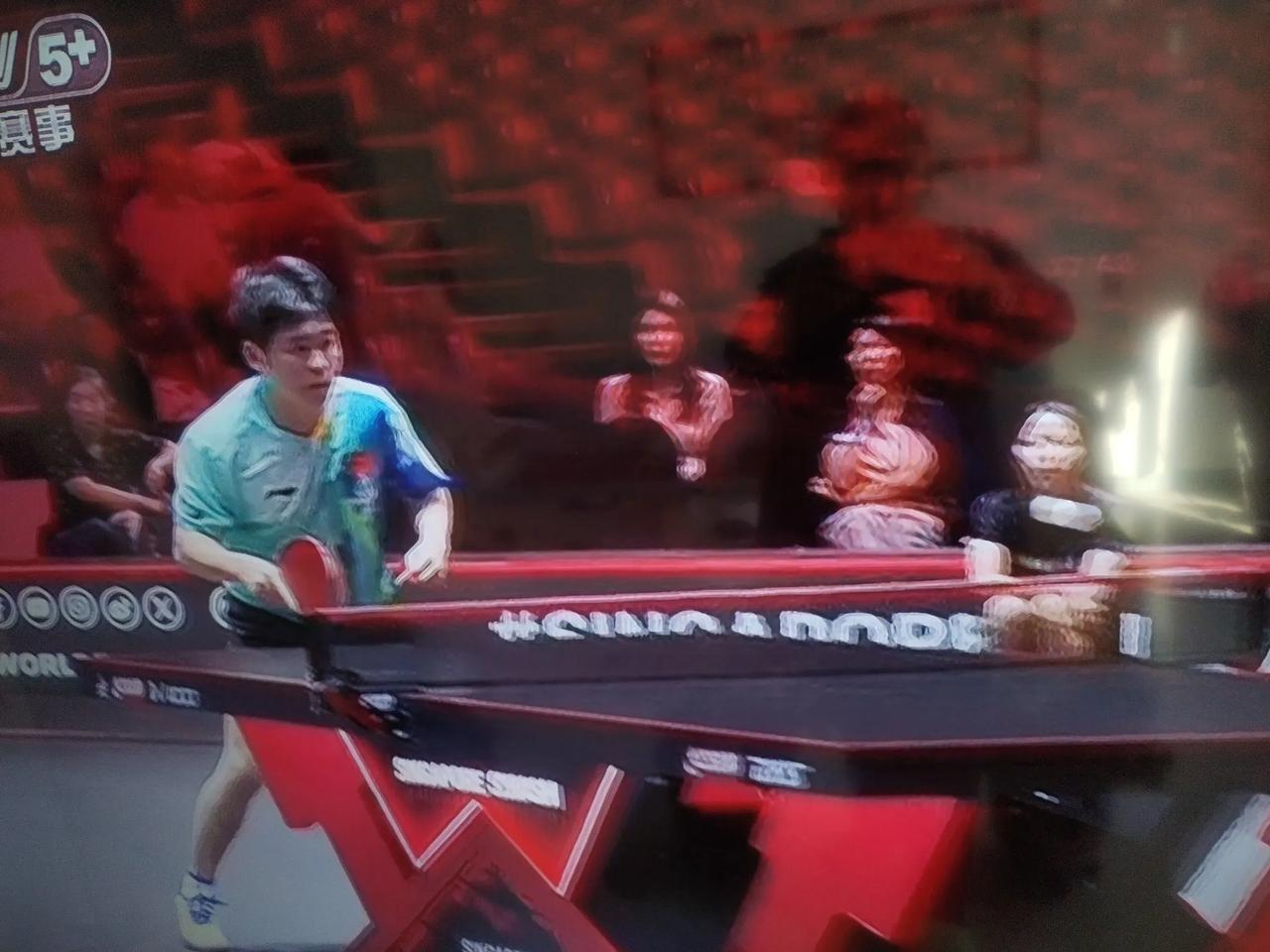 新加坡大满贯冠军赛第二轮，中国选手林诗栋的对手是哈萨克斯坦选手格拉斯门科。
  