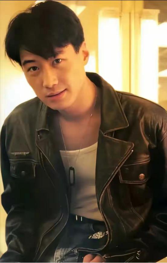 1993年，黎明的父亲得了肠癌末期，黎明当即发誓:“如果父亲能康复，我愿意用一生