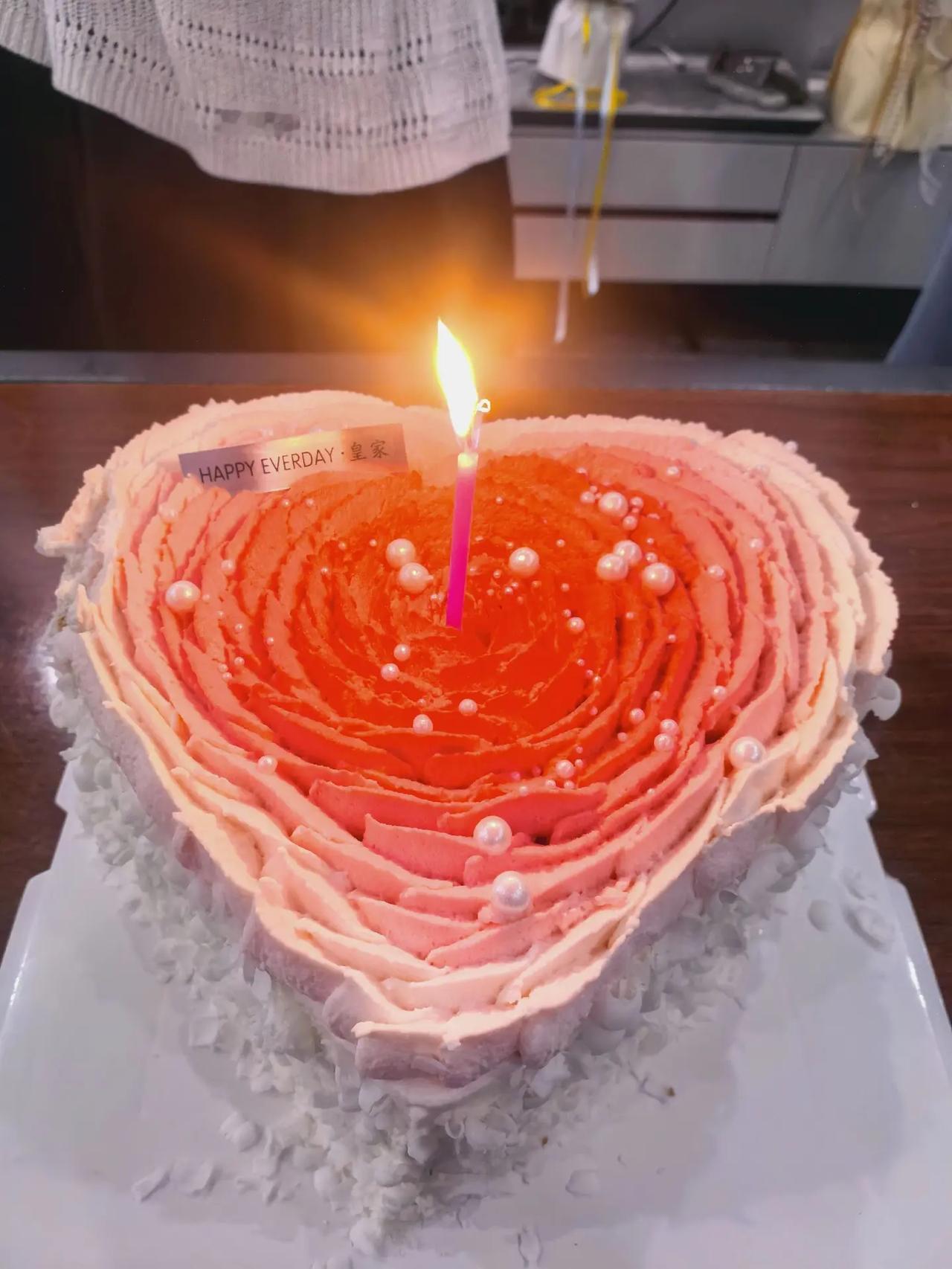 我甚至都没有办法向人倾诉，人各自都有自己的条条框框，没人能理解我的内耗与执着，甚