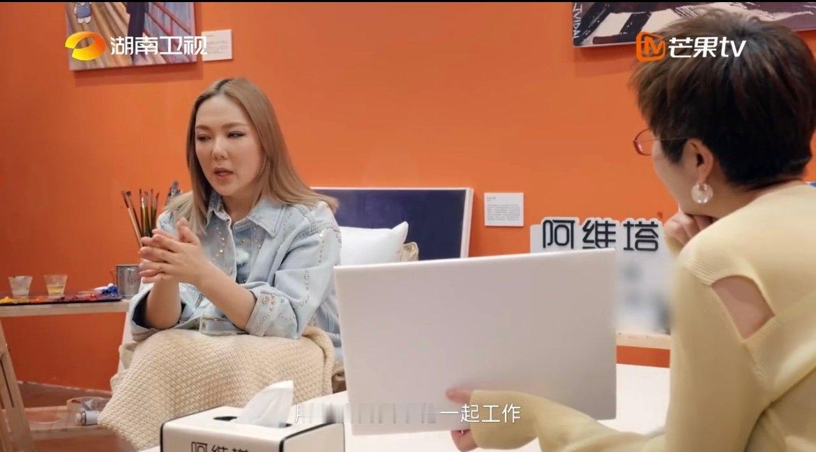 卫兰说自己的hero是音乐 16岁辍学的苦涩里，音乐偷偷加了糖。从为生活歌唱到为