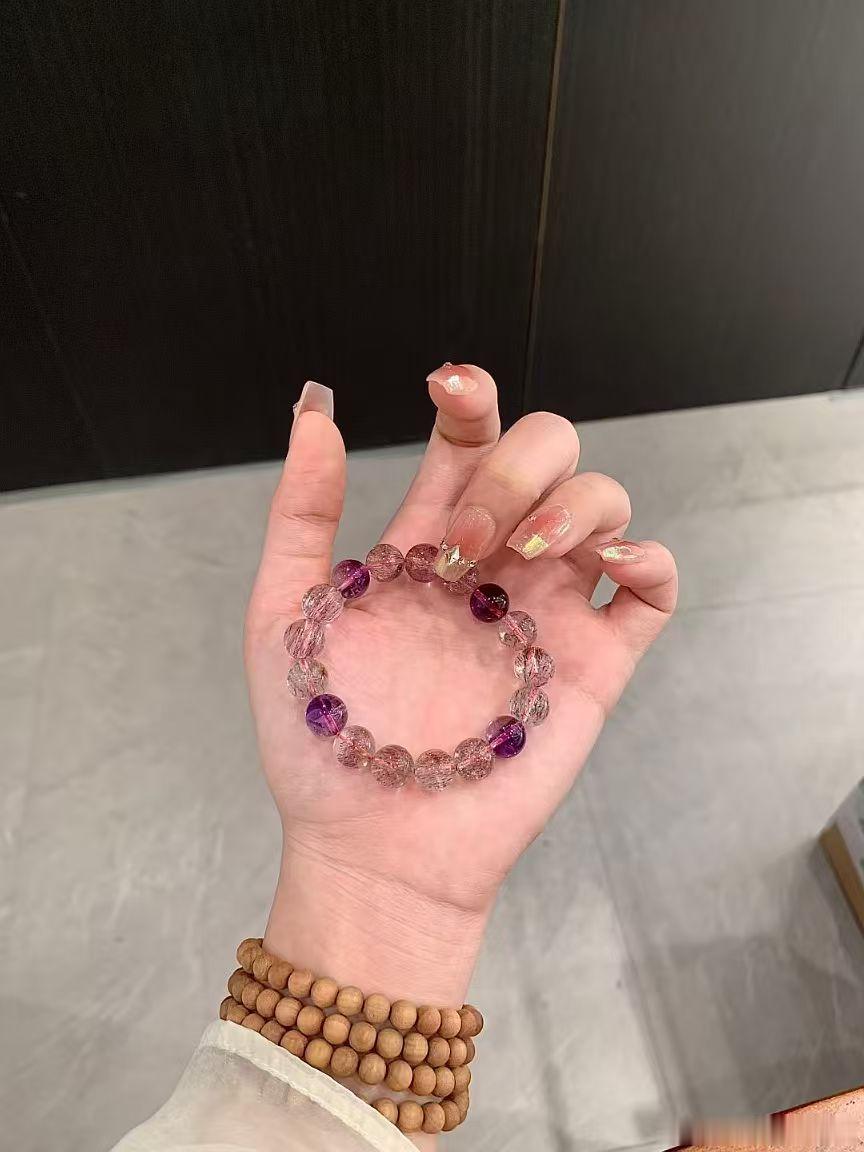 凭高能量在一众水晶中获得霸主地位的超级七水晶——超七让自己以更好的状态投入工作和