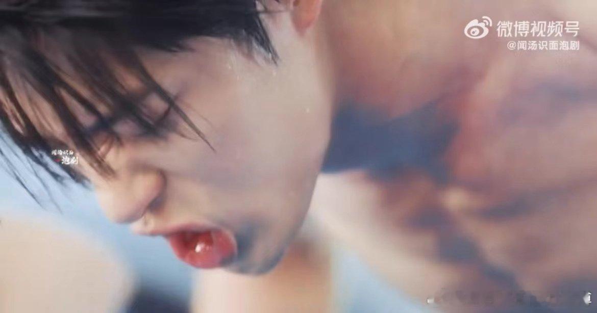 #这剧泳池男大看花眼了#那些青春男大们的矫健身姿，真的是让人看了就忍不住想跟着一