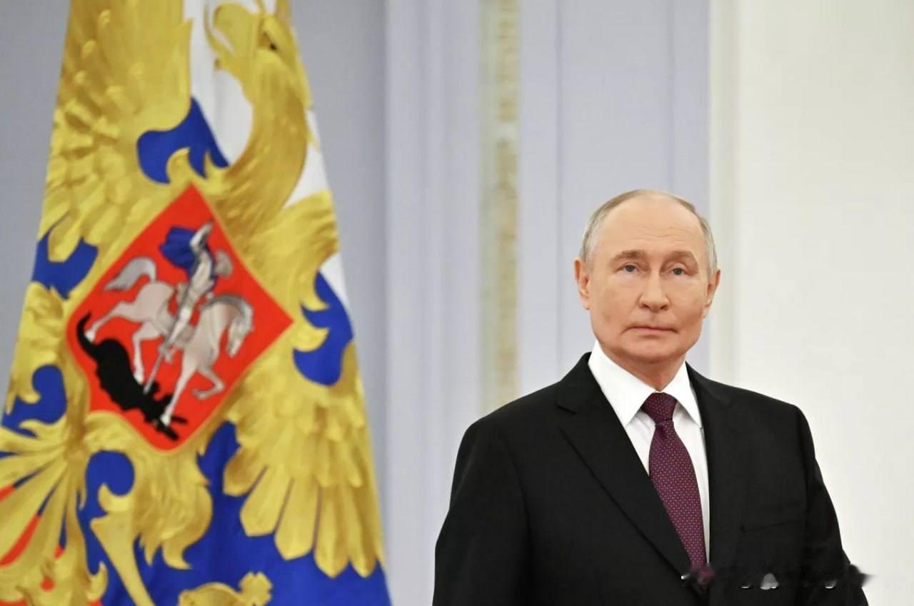 🇷🇺普京出席了在圣彼得堡举行的海军节庆祝活动。

🗣️俄罗斯总统在会见海军