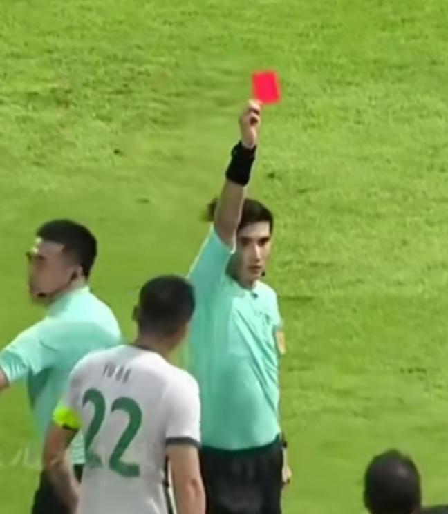 中泰友谊赛平局收场，主裁判麦麦提江成主角！
       中泰∪23男足友谊赛2