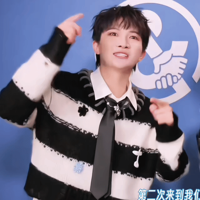 周深  周深深圳演唱会 【圈宝和米说下午好】掠过迷茫与未知，穿行无尽旷野，簌簌落