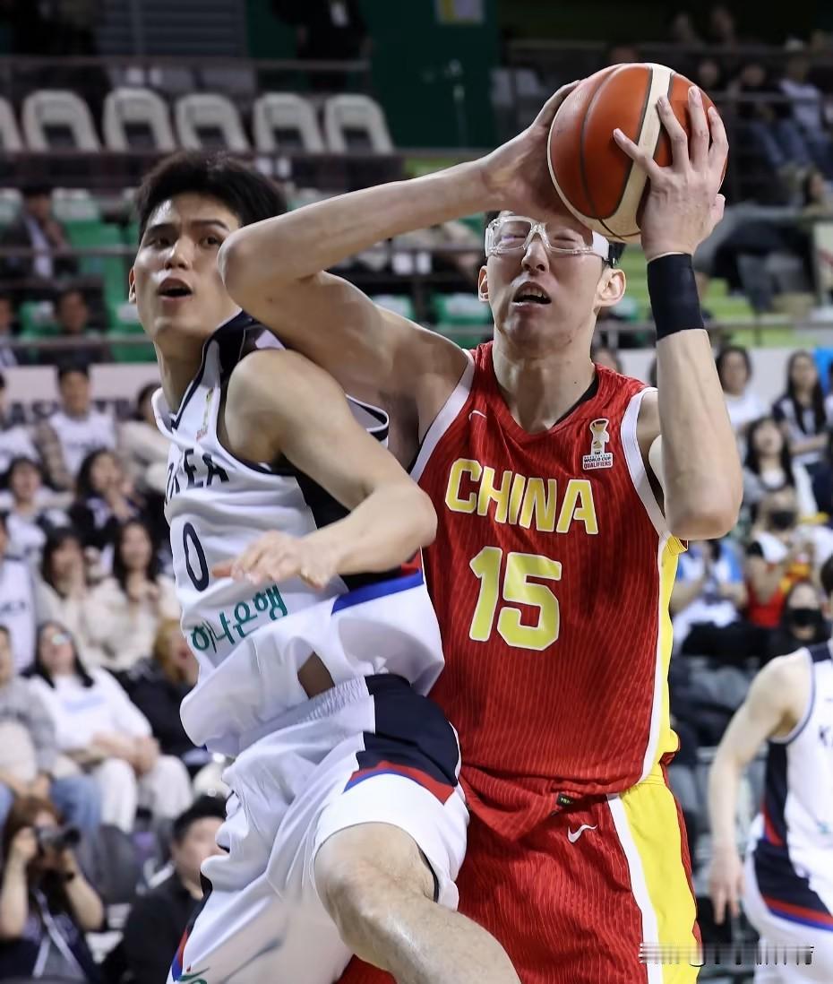 毫无抵抗之力，中国男篮客场大比分不敌韩国男篮，是轻敌还是实力真有差距？

在刚刚