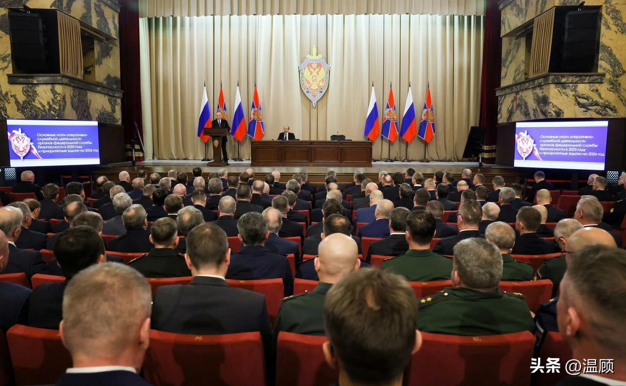 佩斯科夫说，普京主持召开了俄联邦安全会议常务委员会议，研判伊朗局势及应对美以空袭