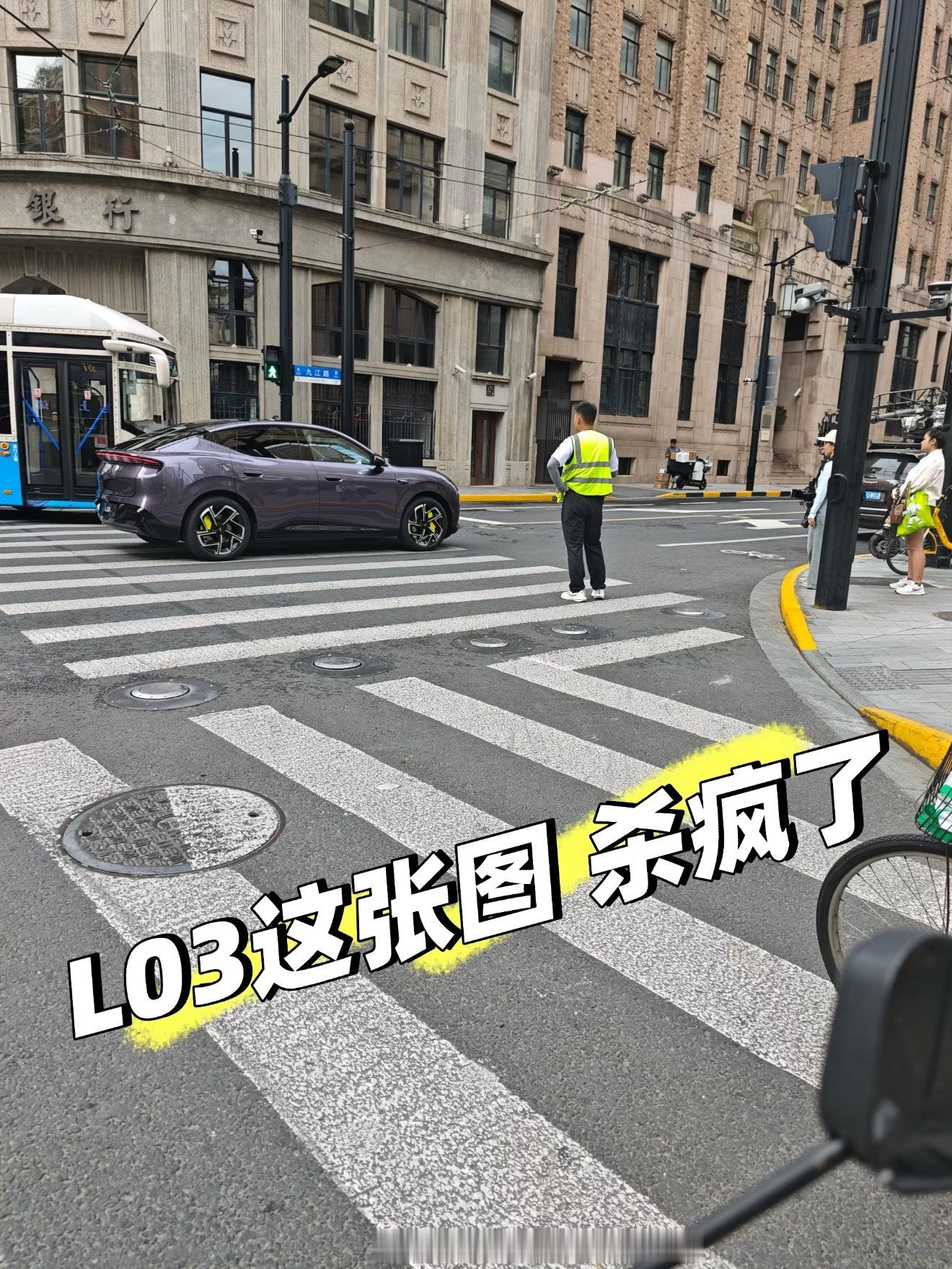 小鹏MONA L03长这样吗？有点帅啊！屁股挺有型，尤其这个粉色烧烧的