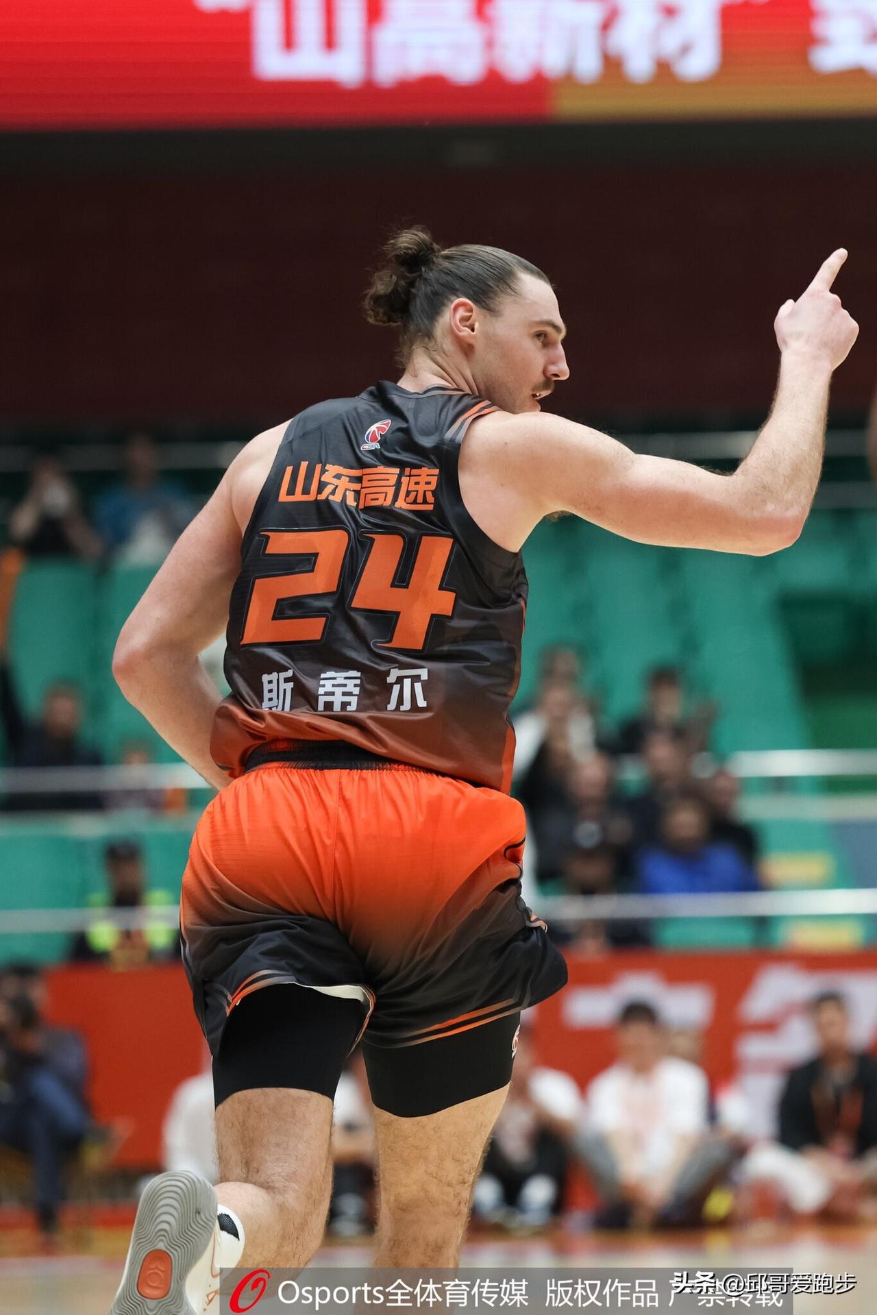 斯蒂尔来到山东蒂第二场比赛拿到27分5篮板1助攻，可以说完美表现！昨晚上场22分