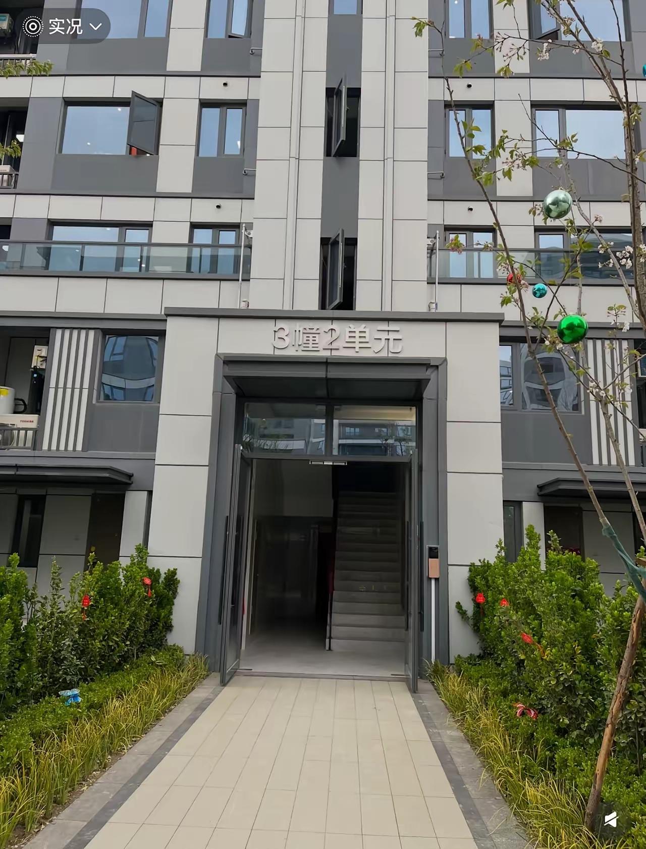 38号文件一落地，有房没房的人都坐不住了。


楼市真的要变天，这次不是小打小闹