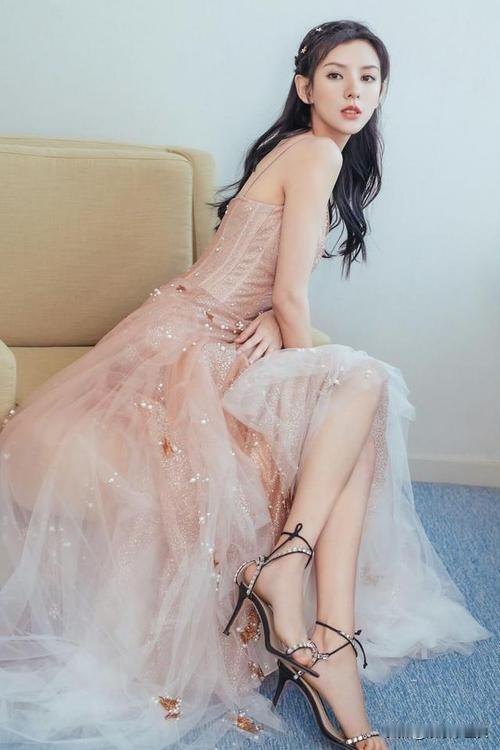 张予曦美脚丫子