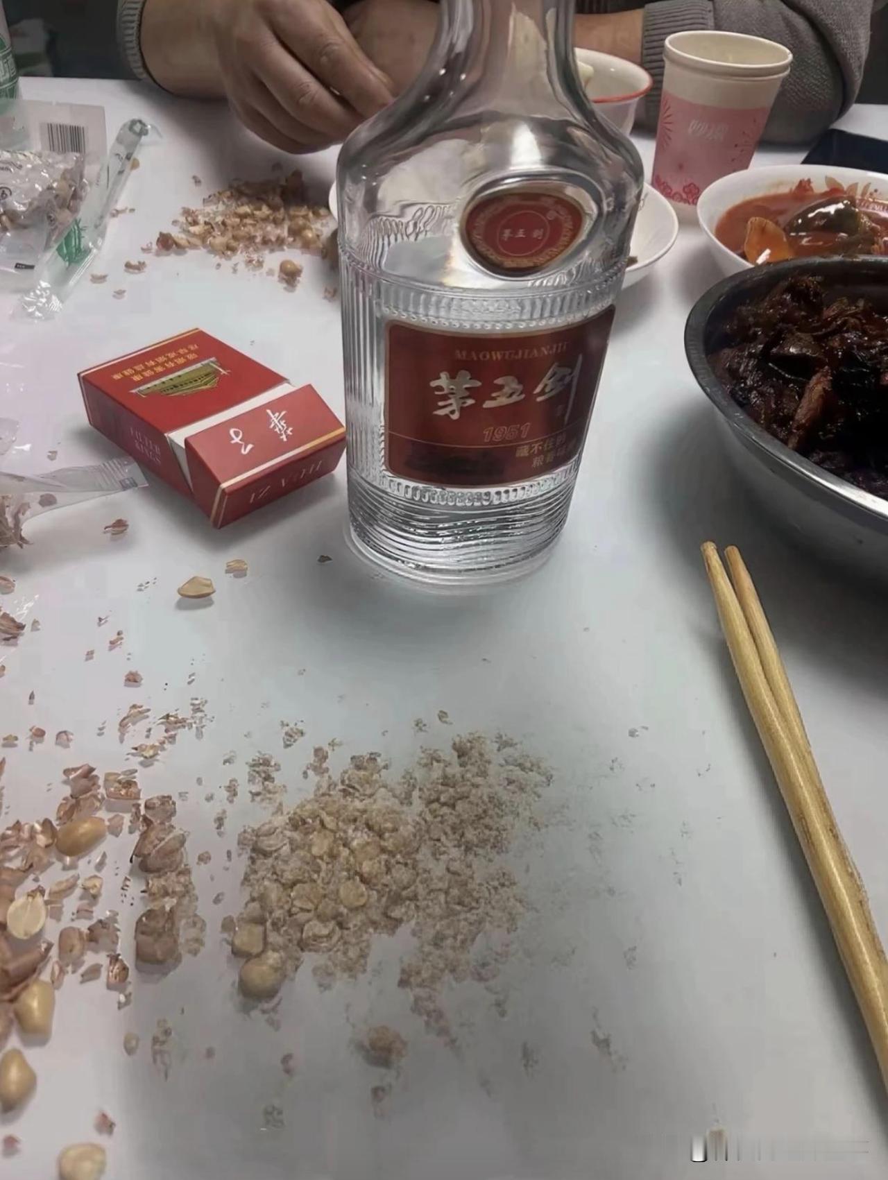 名烟名酒啥都有，朋友请我去平品尝，结果去了真的是啥都有，华子，茅台，五粮液，剑南