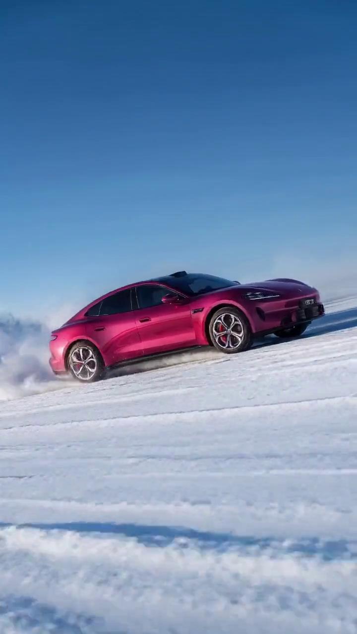 驾驭极限，让心跳与引擎共鸣。