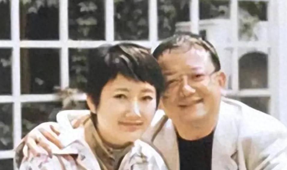 1996年10月，48岁的王刚娶了36岁的成方圆，有一次，王刚醉酒后对成方圆说：