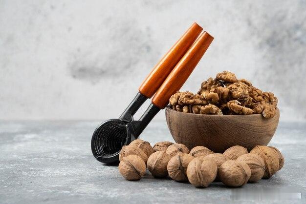 外贸视角下的鲜核桃供应商合作管理技巧外贸采购新鲜核桃时，需围绕合规性与供应链稳定