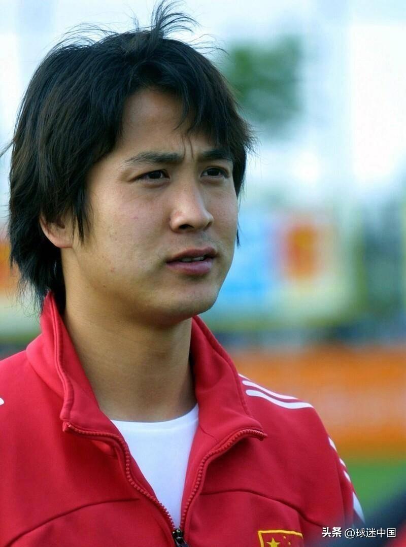 十强赛前，祁宏病了一场。扁桃体发炎引发重感冒，半个多月出不了门。那段时间，他只能