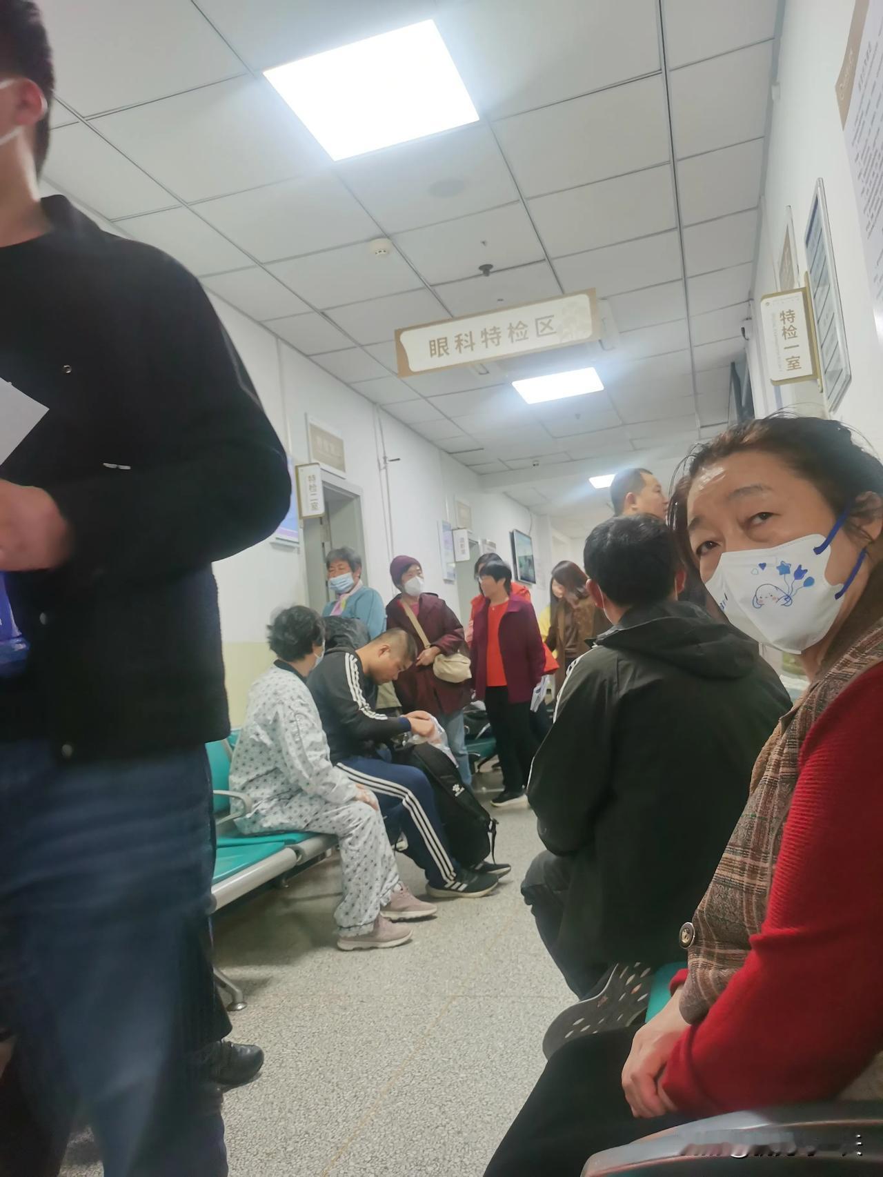 人生万里路，
坎坷无坦途。
自律最聪明，
有啥别有病。
花钱是小事，
就医太折腾